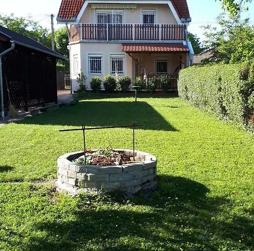 別荘 Lili Nyaralohaz *