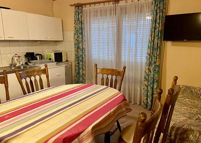 別荘 Lili Nyaralohaz *